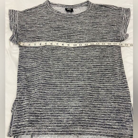 Bobeau stripes pattern slit side T-shirt size small - Picture 10 of 11